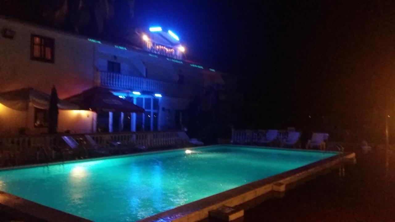 Hotel Aurora Pula Dış mekan fotoğraf